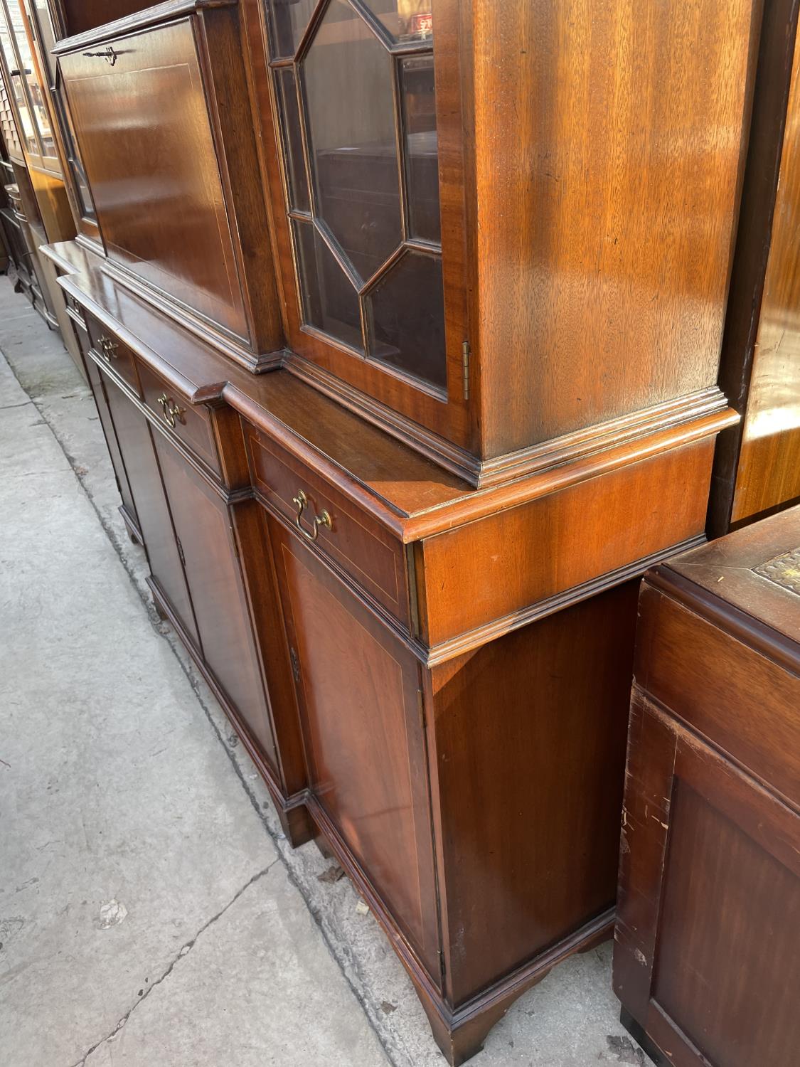 A REPRODUCTION MAHOGANY AND INLAID BREAKFRONT BOOKCASE WITH TWO ASTRAGAL GLAZED DOORS, CENTRE - Image 6 of 6