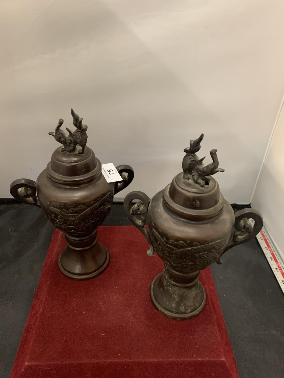 A PAIR OF EARLY BRONZE LIDDED JARS HEIGHT: 26CM - Image 2 of 3