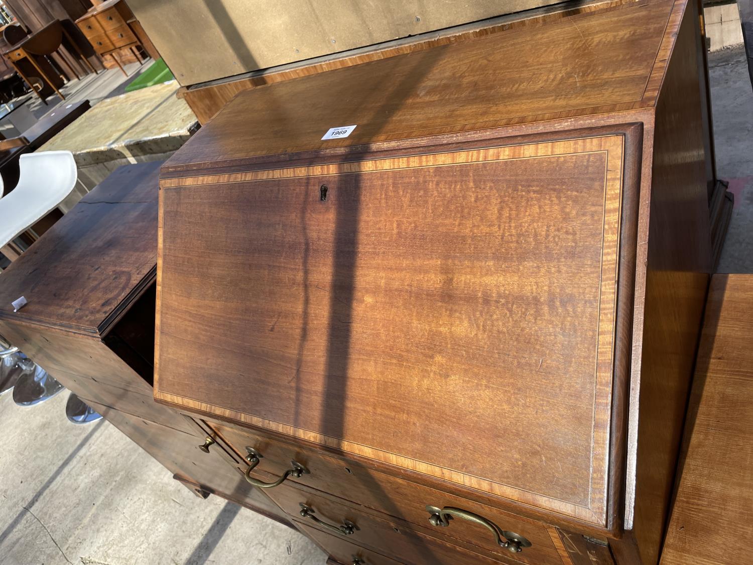 AN EDWARDIAN MAHOGANY AND INLAID BUREAU, 24" WIDE - Image 2 of 4