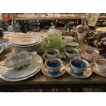 A COLLECTION OF MIXED CERAMICS AND GLASS WARE TO INCLUDE ROYAL GRAFTON CUPS AND SAUCERS