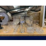 A COLLECTION OF GLASS WARE TO INCLUDE CUT GLASS DRINKING GLASSES