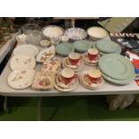 A LARGE QUANTITY OF CERAMIC WARE TO INCLUDE BOWLS, PLATES ETC