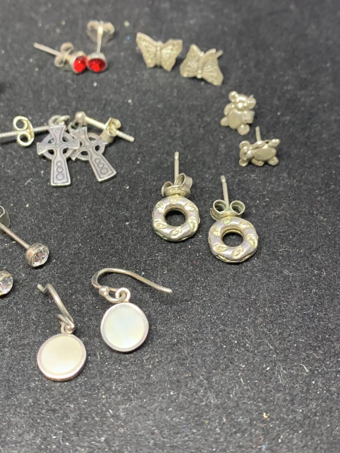 FIFTEEN PAIRS OF SILVER EARRINGS - Image 3 of 4