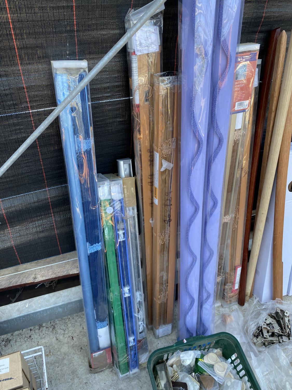 AN ASSORTMENT OF HARDWARE ITEMS INCLUDE, WINDOW BLINDS, AND HOUSE NUMBERS ETC - Image 2 of 4