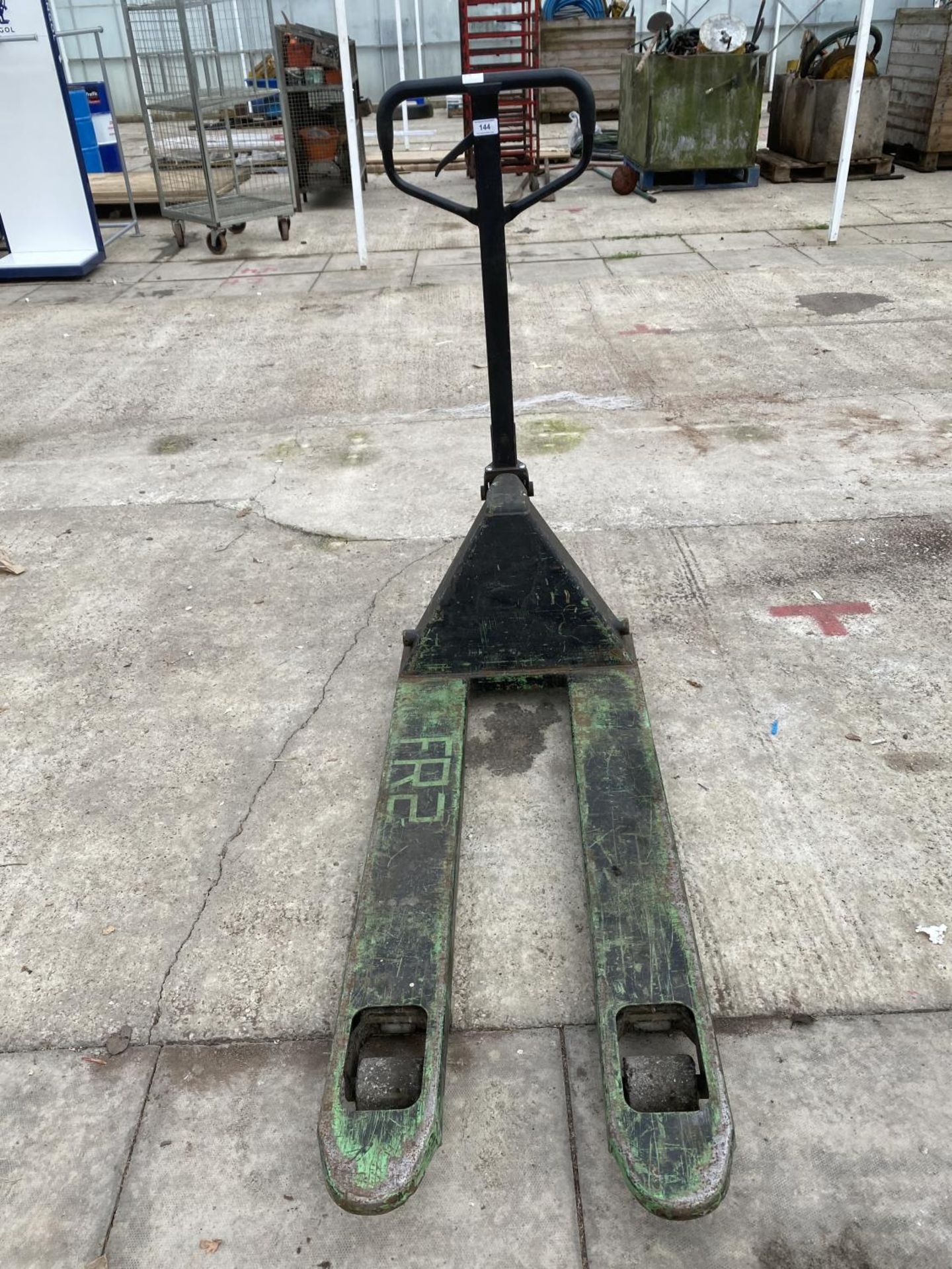 A PALLET TRUCK - NO VAT