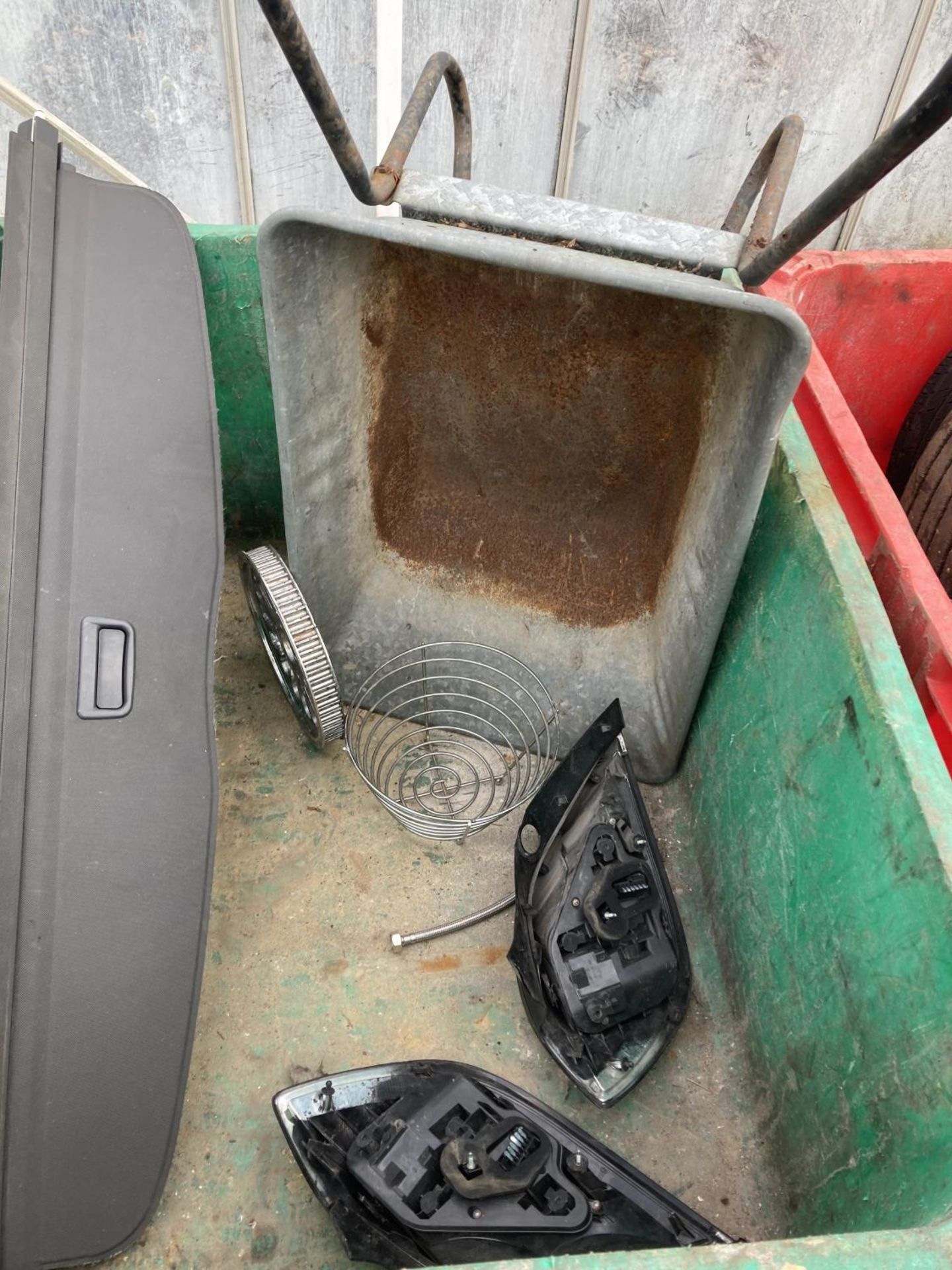 A PALLET TUB AND CONTENTS - NO VAT