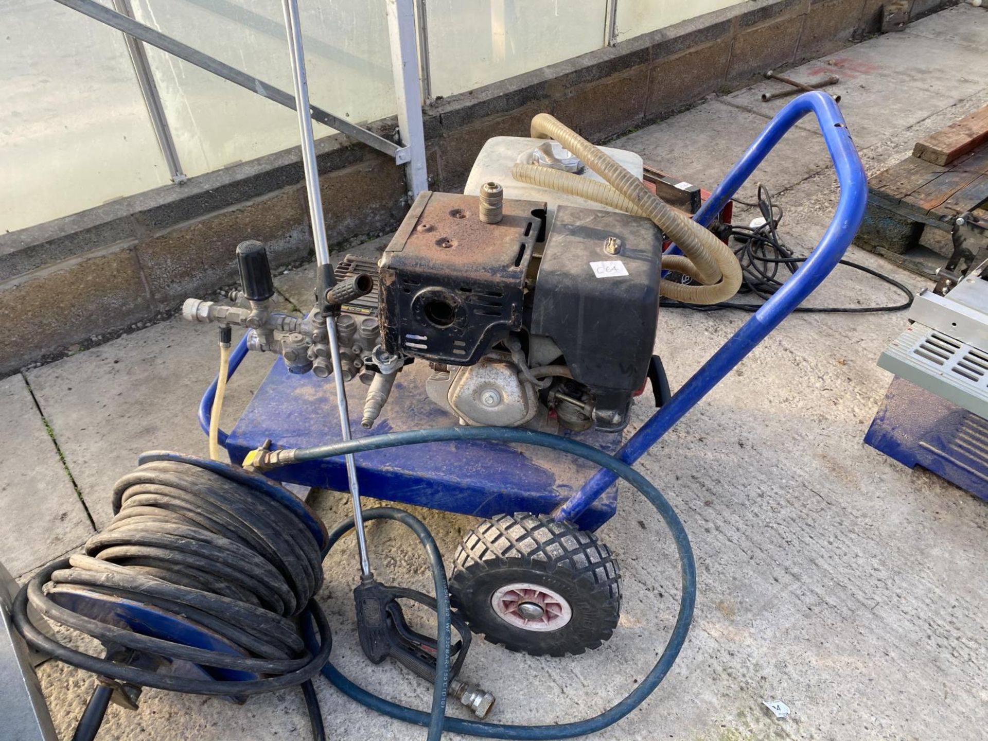 A MOBILE PRESSURE WASHER 6X390 WITH HONDA 130 ENGINE WITH HOSE AND REEL. - NO VAT