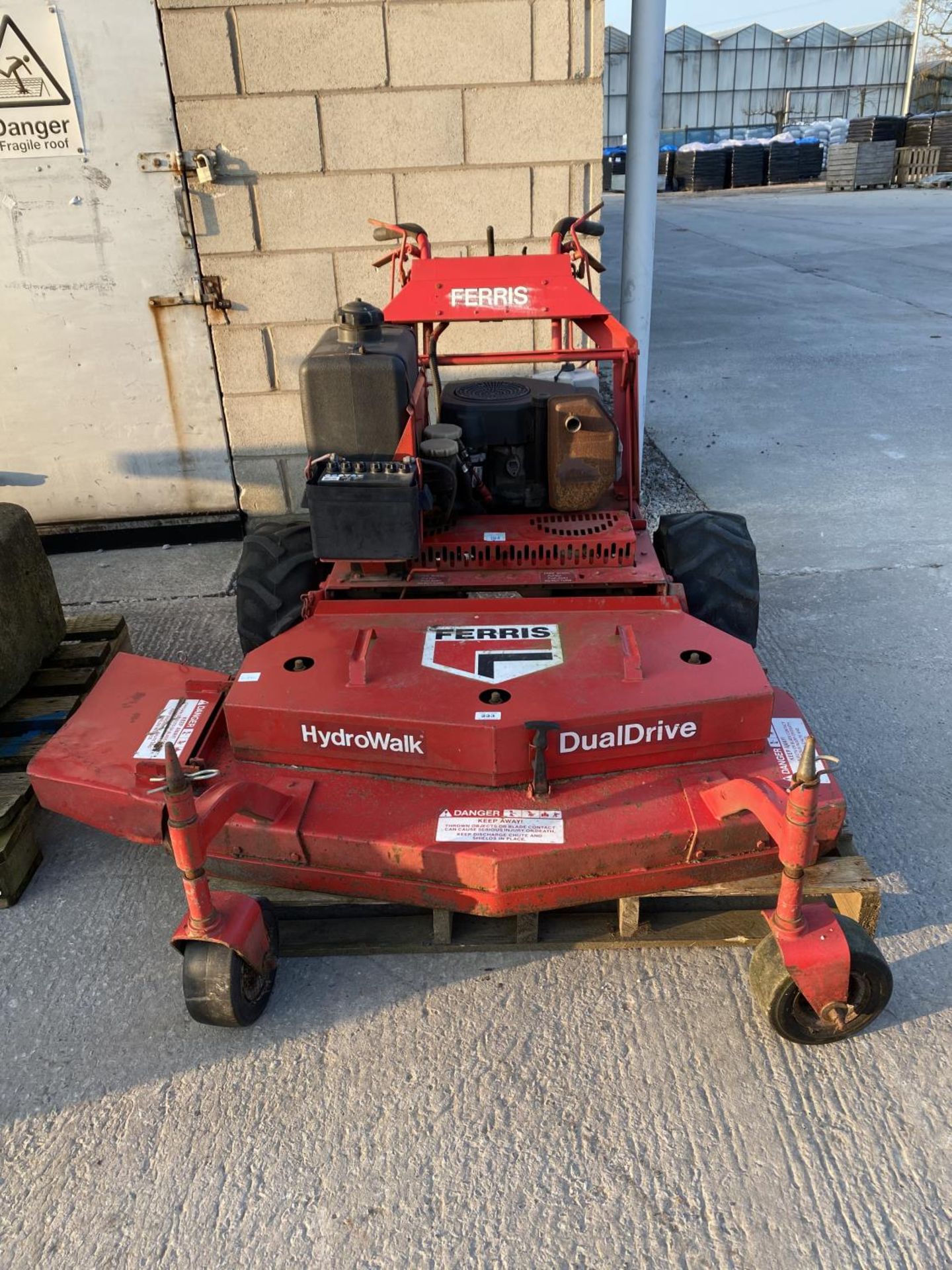 A FERRIS DUAL DRIVE 4' MOWER - ELECTRIC START HYDROSTATIC - NO VAT - Image 2 of 2