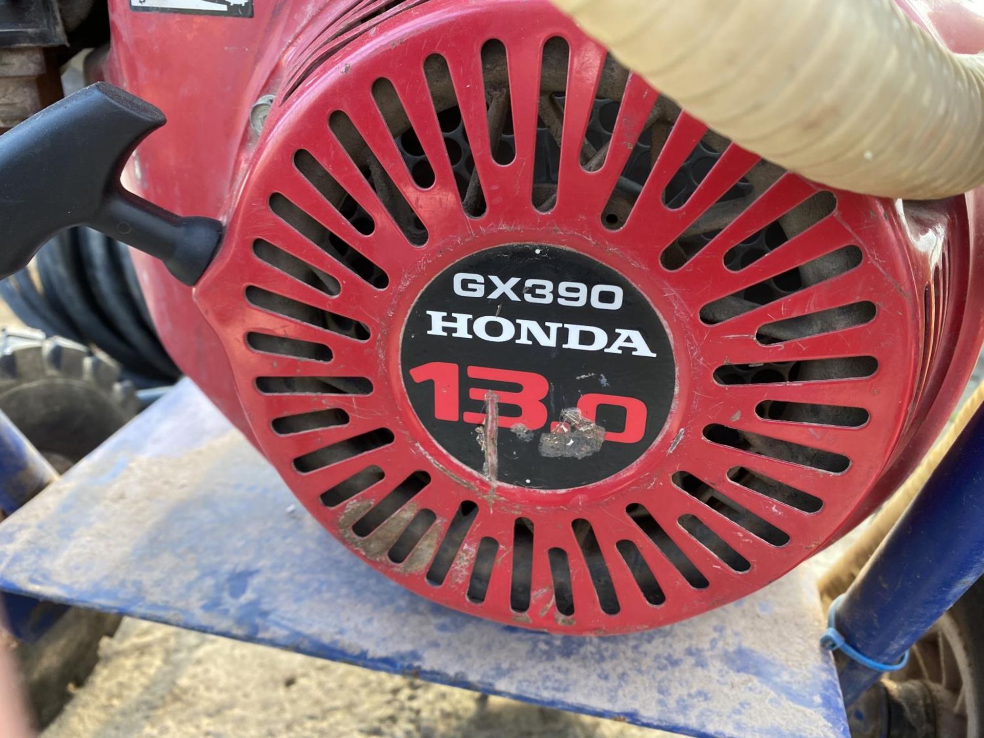 A MOBILE PRESSURE WASHER 6X390 WITH HONDA 130 ENGINE WITH HOSE AND REEL. - NO VAT - Image 3 of 4