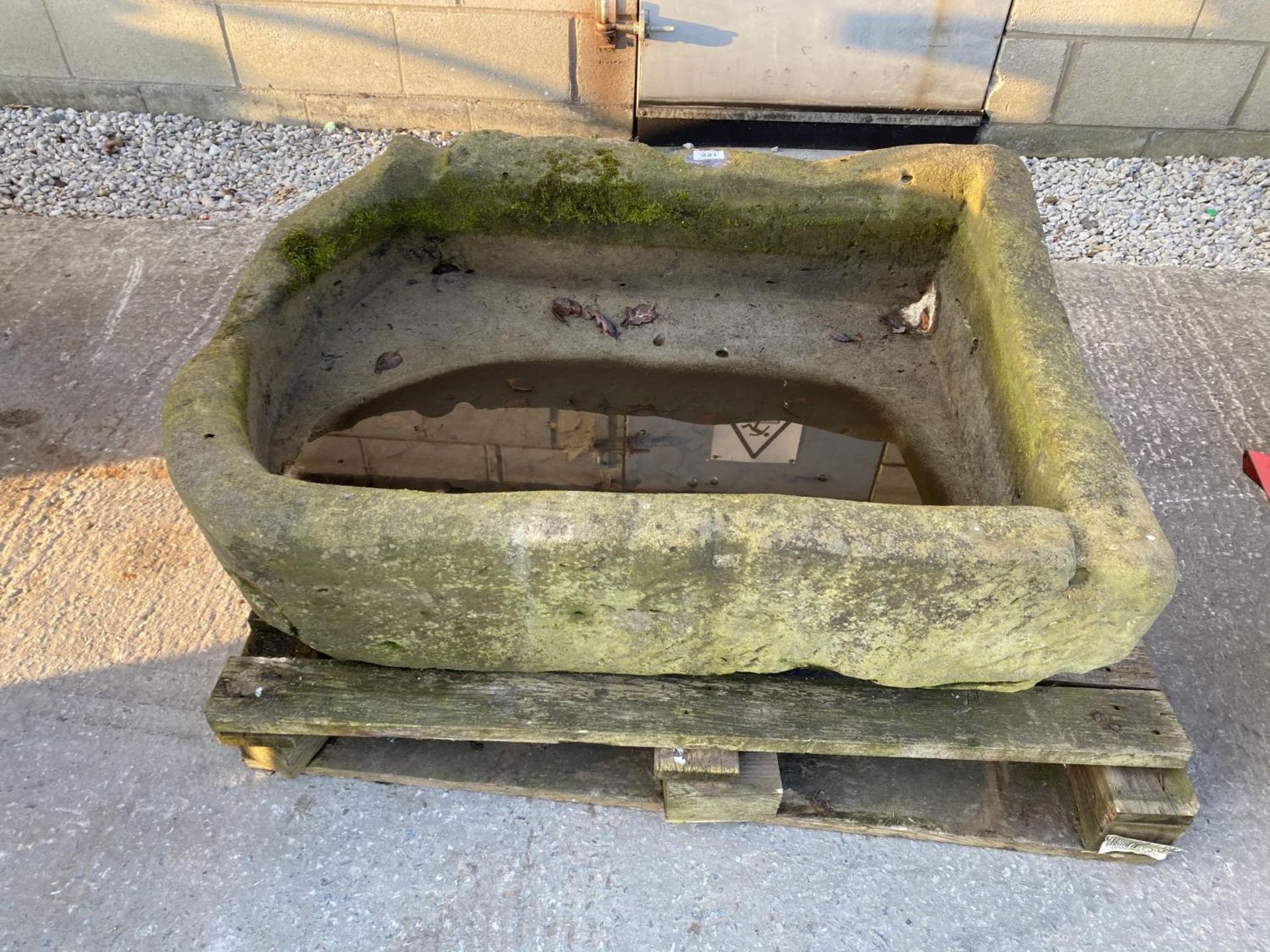 A PUMP TROUGH 12" HIGH 45" LONG 31" WIDE - NO VAT