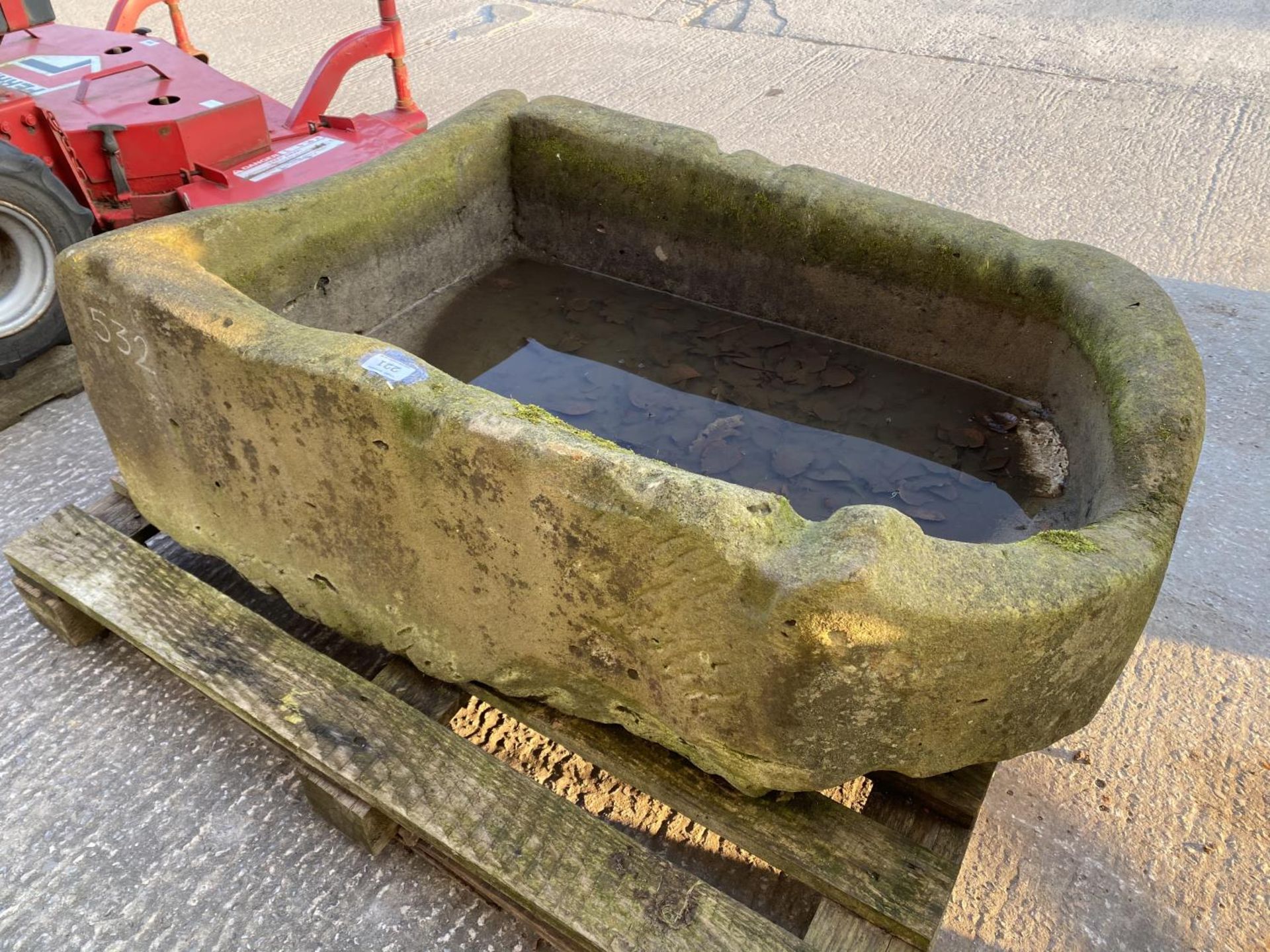 A PUMP TROUGH 12" HIGH 45" LONG 31" WIDE - NO VAT - Image 2 of 3