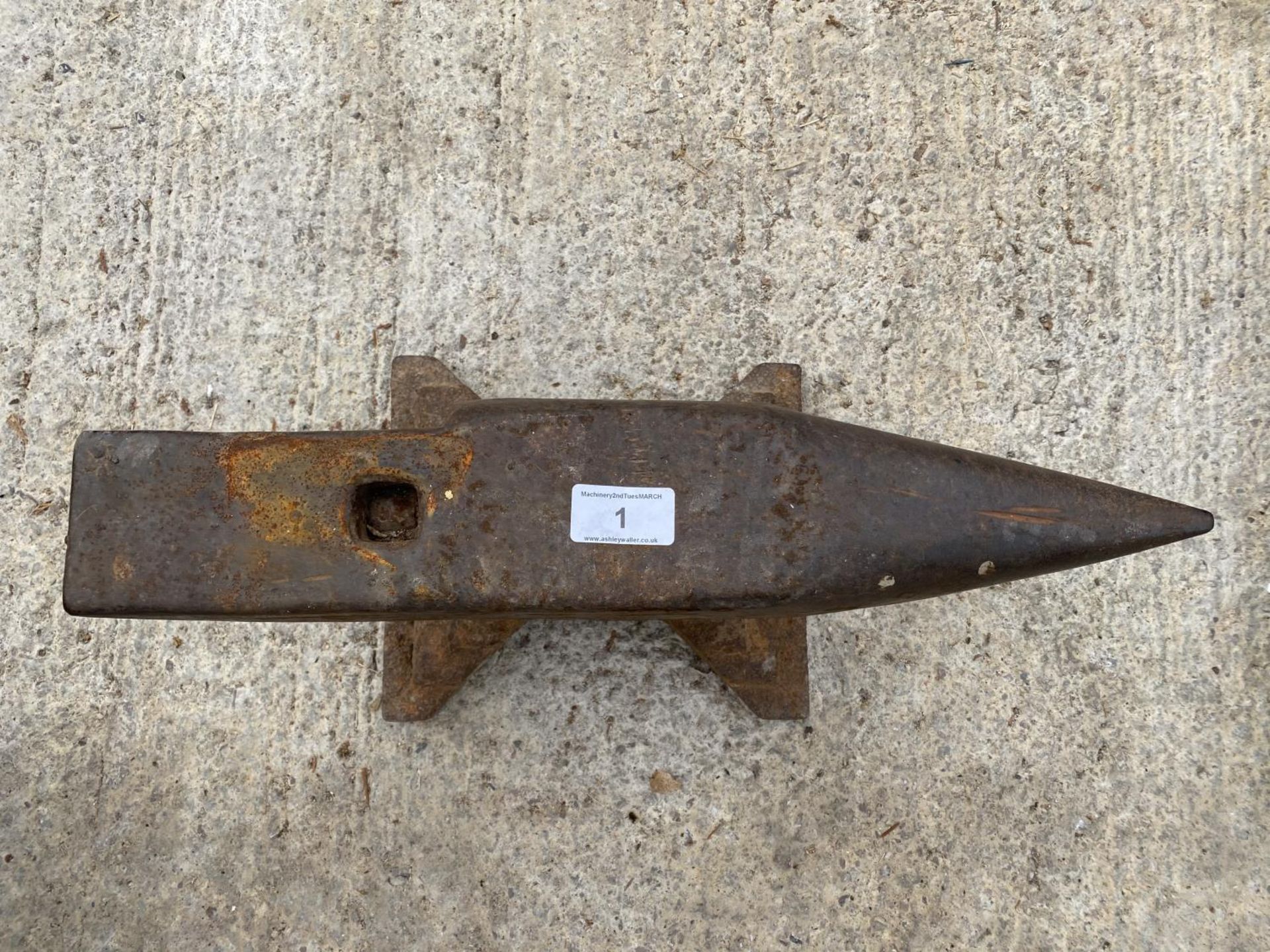 A SMALL ANVIL 19.5" LONG 10.5" HIGH - NO VAT - Image 5 of 5