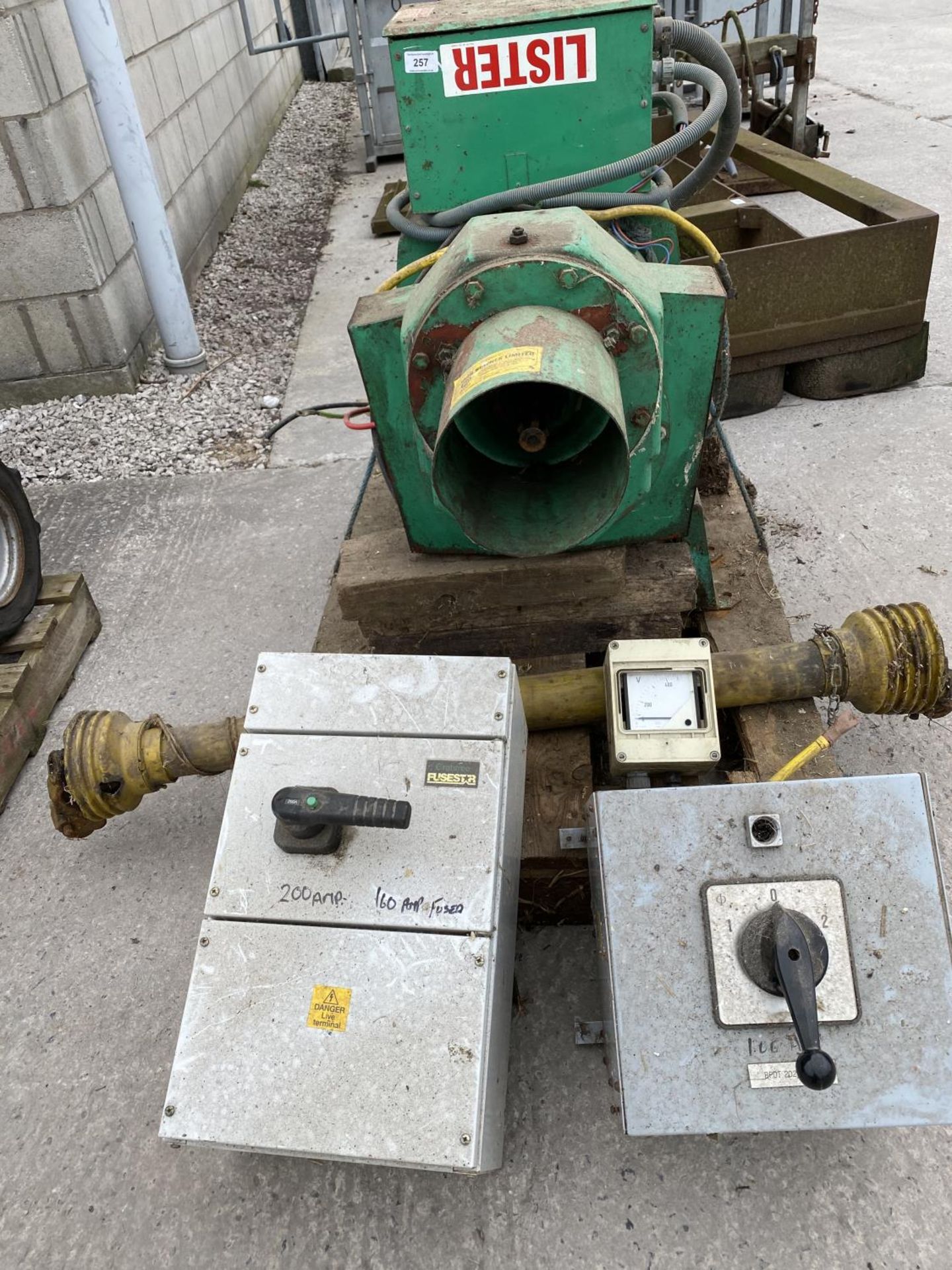 A LISTER 25 KW GENERATOR WITH PTO AND SWITCH GEAR GOOD RUNNER - + VAT