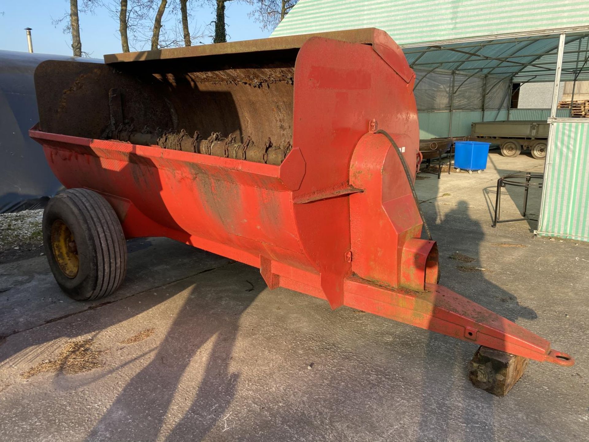 A MARSHALL MANURE SPREADER (NO PTO) + VAT