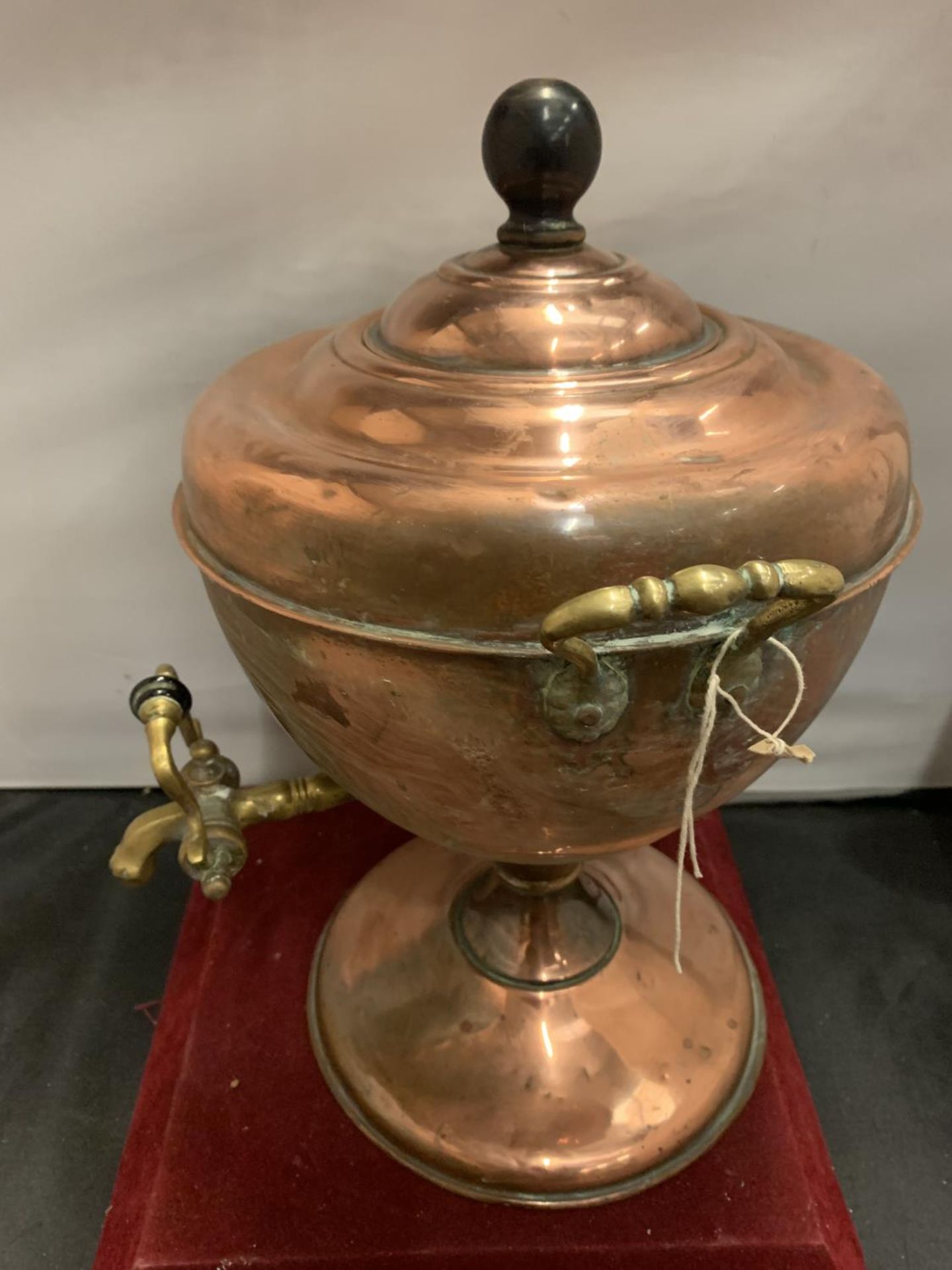 A VINTAGE COPPER AND BRASS LIDDED SAMOVAR H: APPROX. 30CM - Image 4 of 8