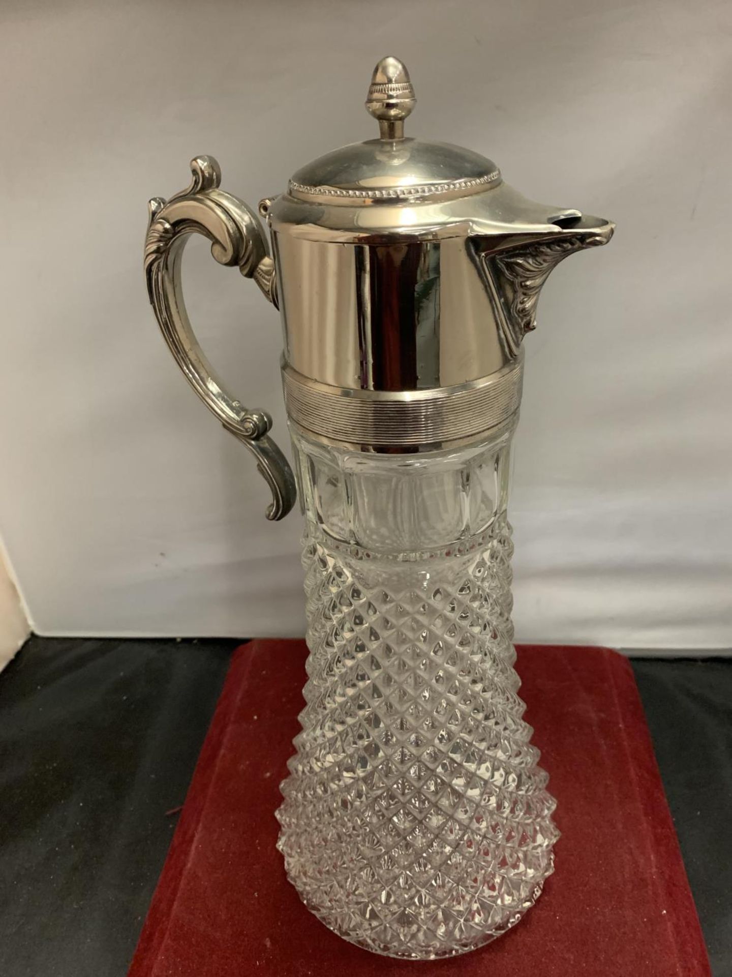 A LARGE CUT GLASS CLARET JUG WITH SILVER PLATE TOP AND HANDLE H:36CM - Image 6 of 8