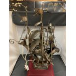 A LARGE BRONZE EFFECT METAL GALLEON TABLE LAMP - 63CM HIGH