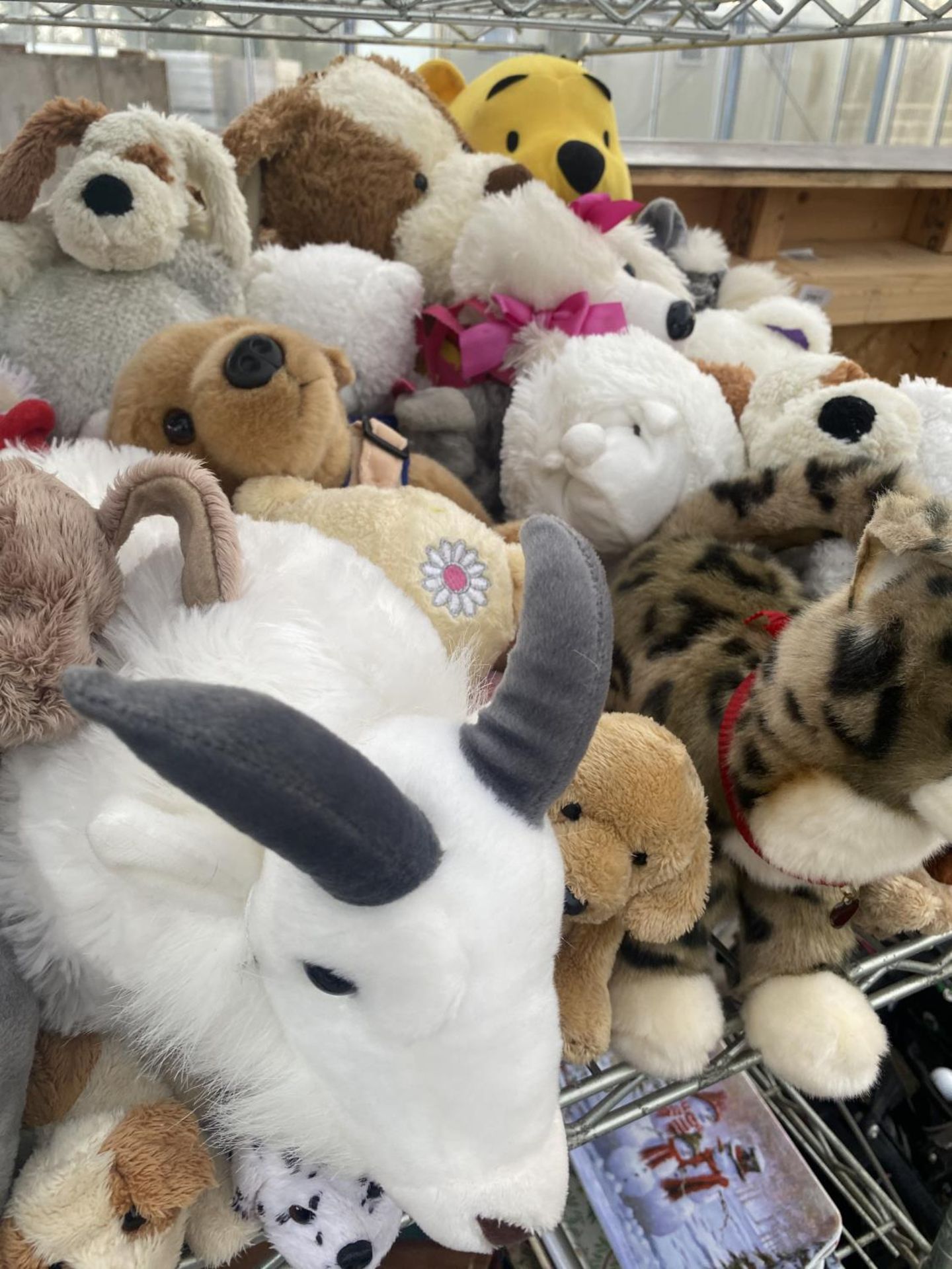 A LARGE QUANTITY OF SOFT TOYS TO INCLUDE WILDREPUBLIC AND FURREAL - Image 4 of 4