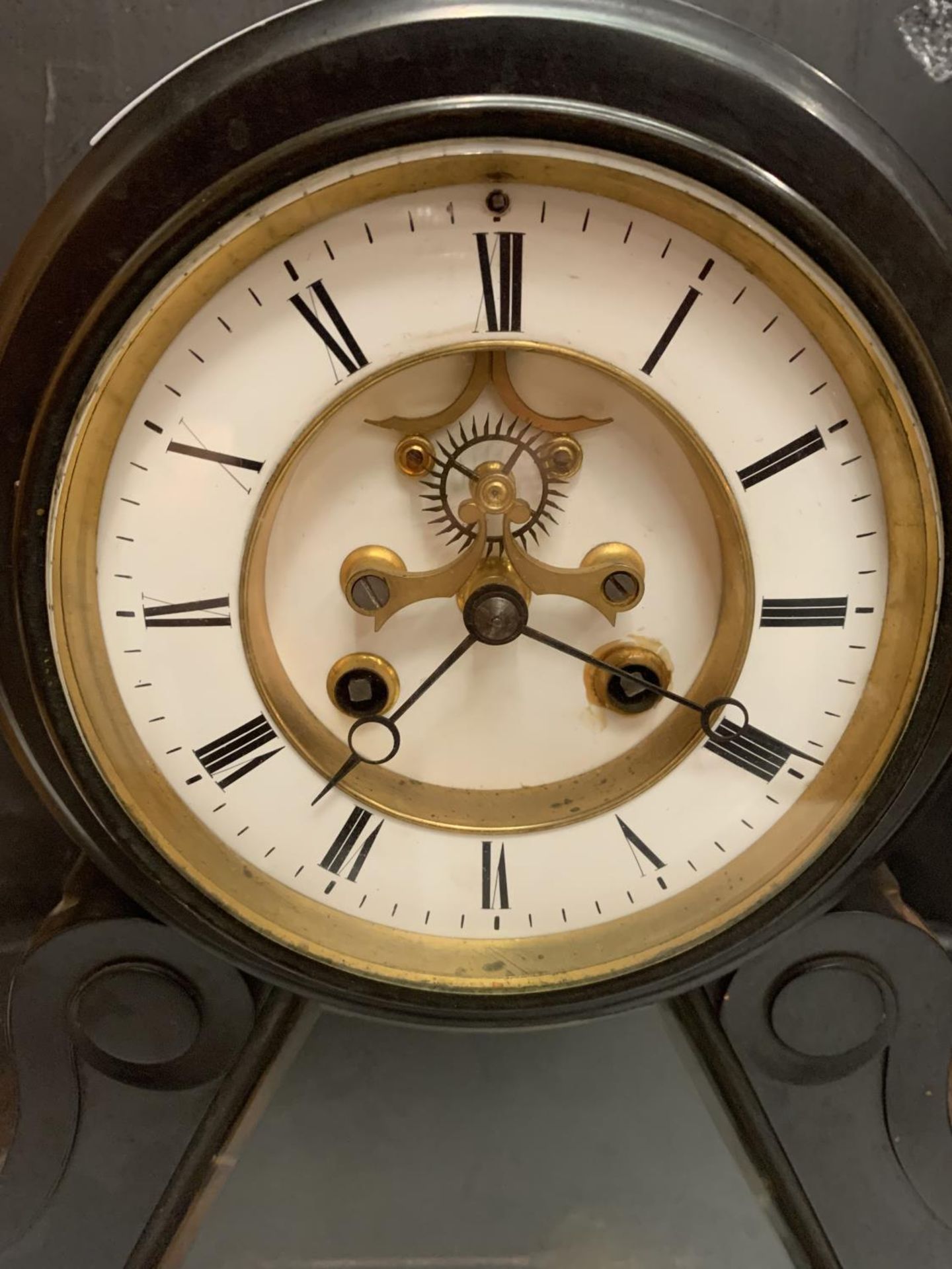 A LARGE MARBLE MANTEL CLOCK WITH VISUAL ESCAPEMENT (H: 43CM) - Image 3 of 12