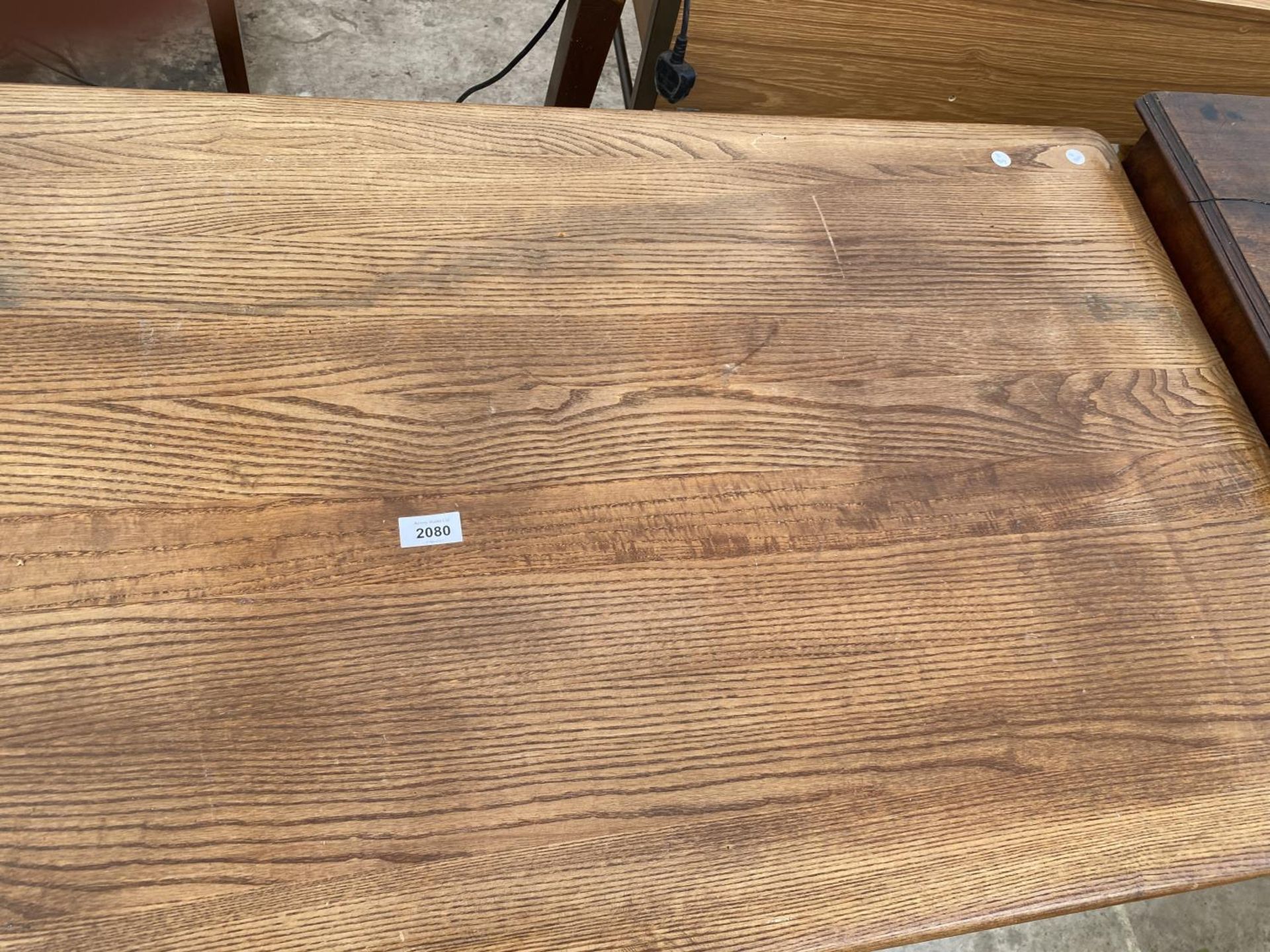 AN ELM TOP DINING TABLE ON CAST IRON SEWING MACHINE SUPPORTS (SINGER) - Image 2 of 4