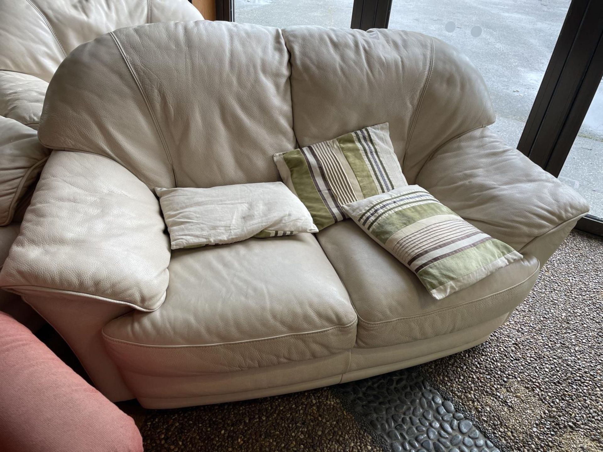 A CREAM LEATHER THREE PIECE SUITE, THREE ARM CHAIRS, A RECLINING CHAIR AND A THREE SEATER SOFA. THIS - Image 2 of 7