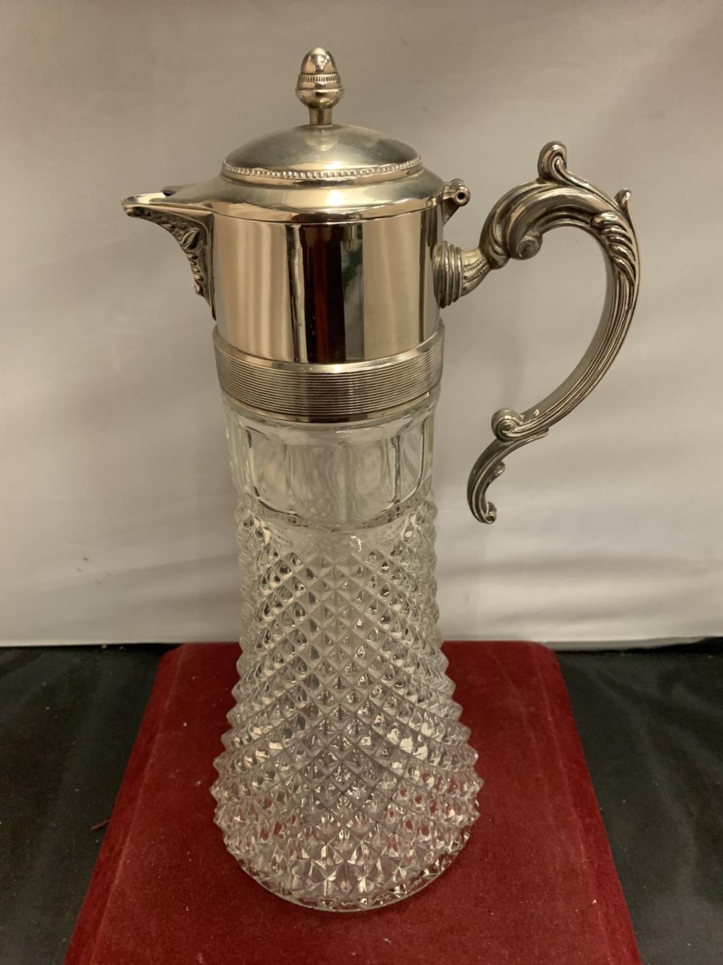 A LARGE CUT GLASS CLARET JUG WITH SILVER PLATE TOP AND HANDLE H:36CM - Image 2 of 8