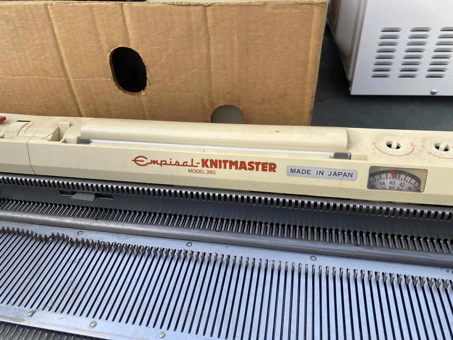 AN EMPIRAL KNITMASTER MODEL 360 A/F - Image 2 of 4