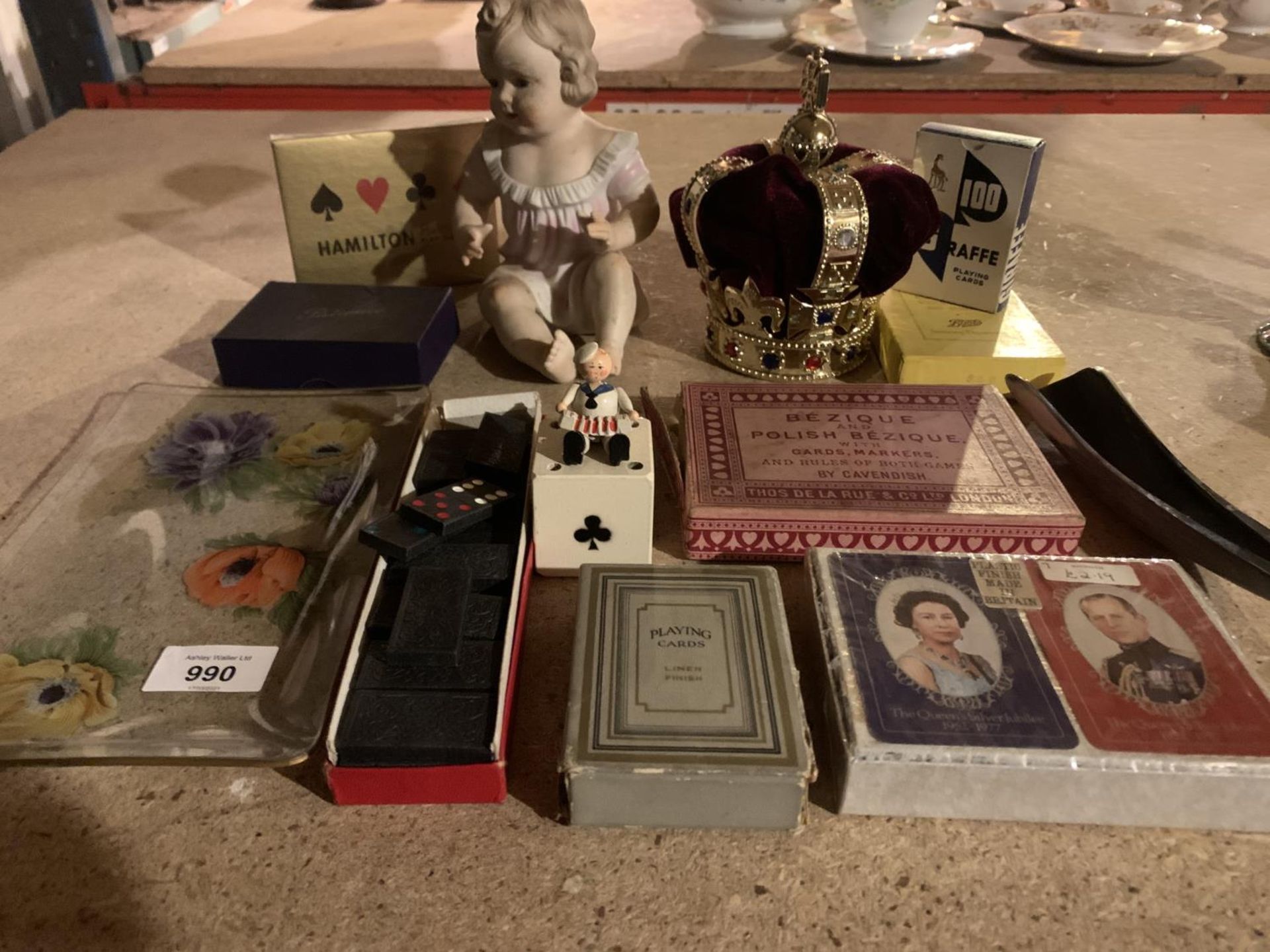 A SELECTION OF ITEMS TO INCLUDE PLAYING CARDS, WHIST, BEZIQUE ETC