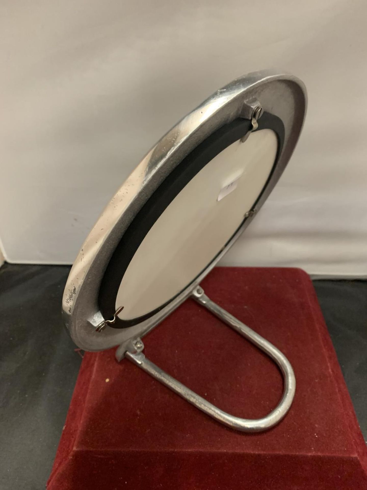 A CIRCULAR CHROME 'GUCCI' TABLE MIRROR D:25CM - Image 3 of 6