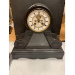 A LARGE MARBLE MANTEL CLOCK WITH VISUAL ESCAPEMENT (H: 43CM)