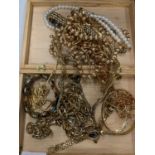 A CIGAR BOX OF MIXED COSTUME JEWELLERY