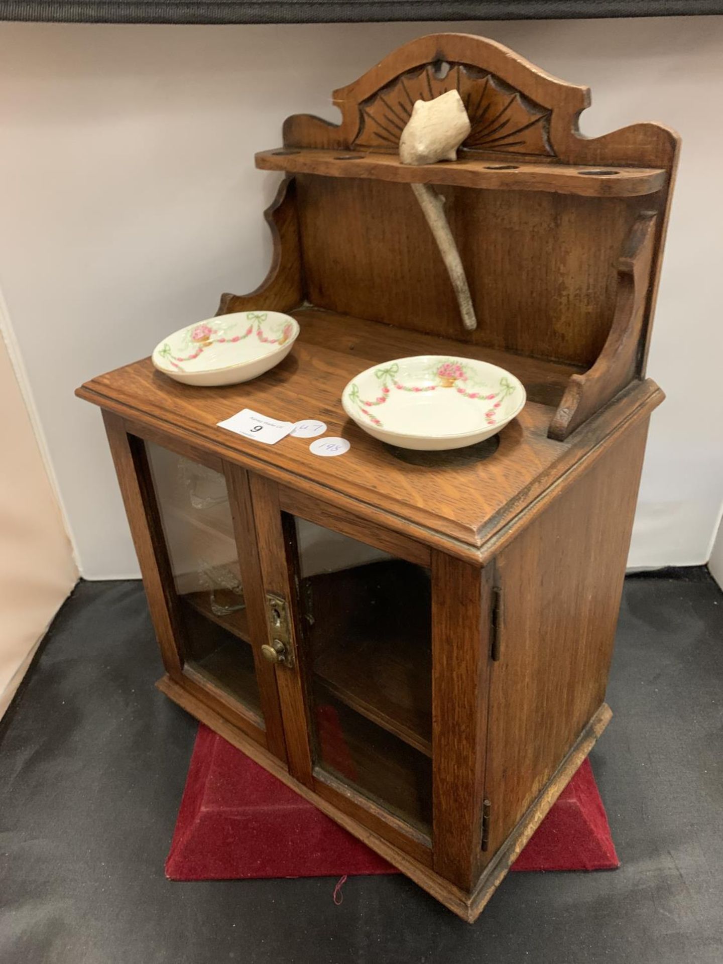 A WOODEN SMOKERS CABINET TO INCLUDE CERAMIC DISHES AND TWO INTERNAL DRAWERS H:40CM - Image 8 of 10