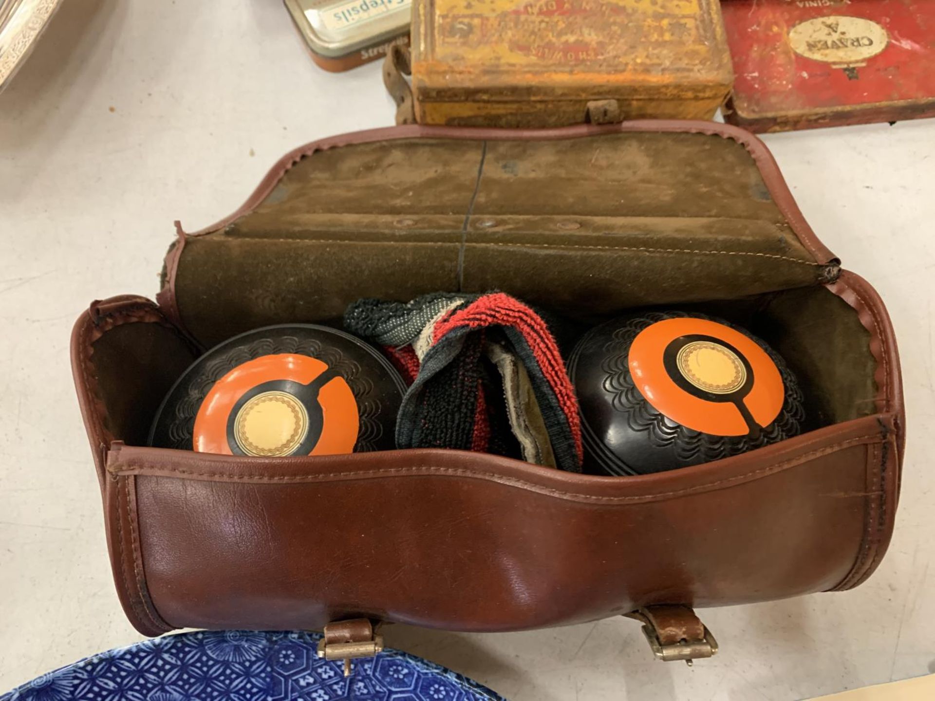 A PAIR OF BOWLING BOWLS IN A CARRYING CASE - Image 2 of 4