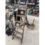 A VINTAGE WOODEN FIVE RUNG STEP LADDER