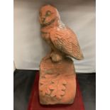 A TERRACOTTA ROOF FINIAL IN THE FORM OF AN OWL H:40CM