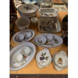 A COLLECTION OF ROYAL WORCESTER PORCELAIN DINNER WARE IN THE EVESHAM DESIGN