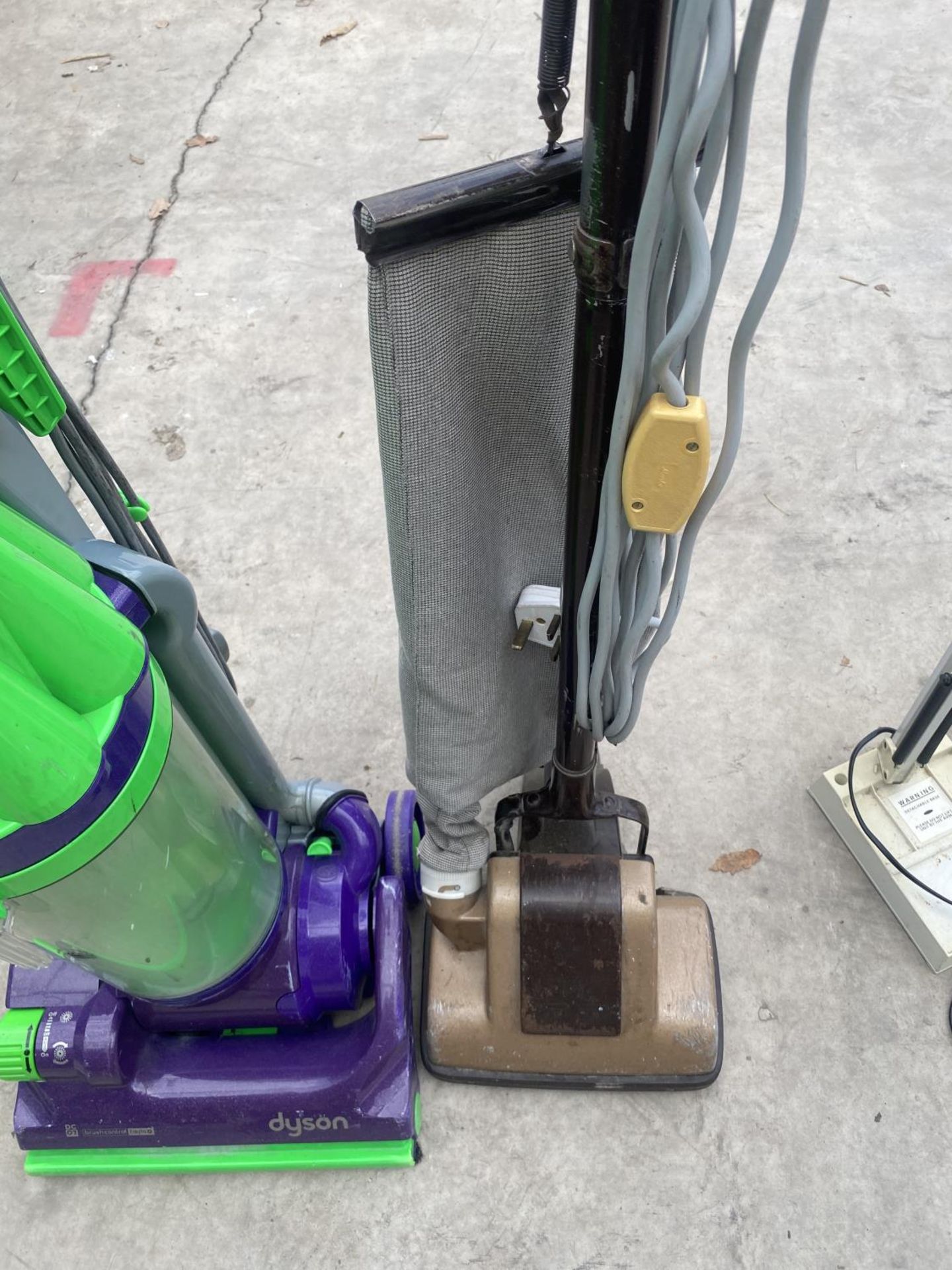 A DYSON DC07 VACCUUM AND A FURTHER RETRO HOOVER - Image 3 of 3