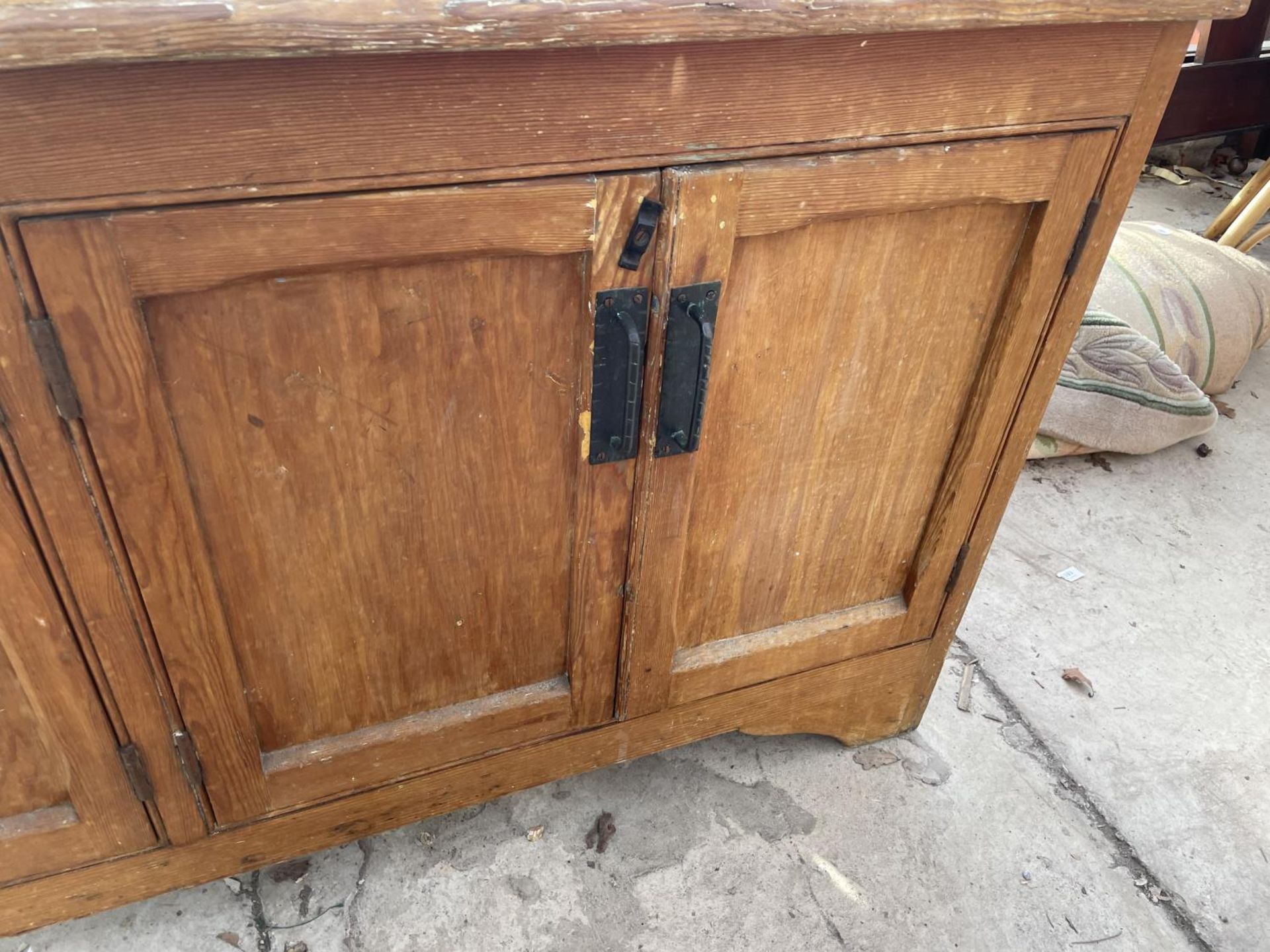 A LARGE PINE FRAMED FOUR DOOR KITCHEN BASE UNIT WITH LATER TILED TOP, 67x21.5x35" - Image 4 of 4