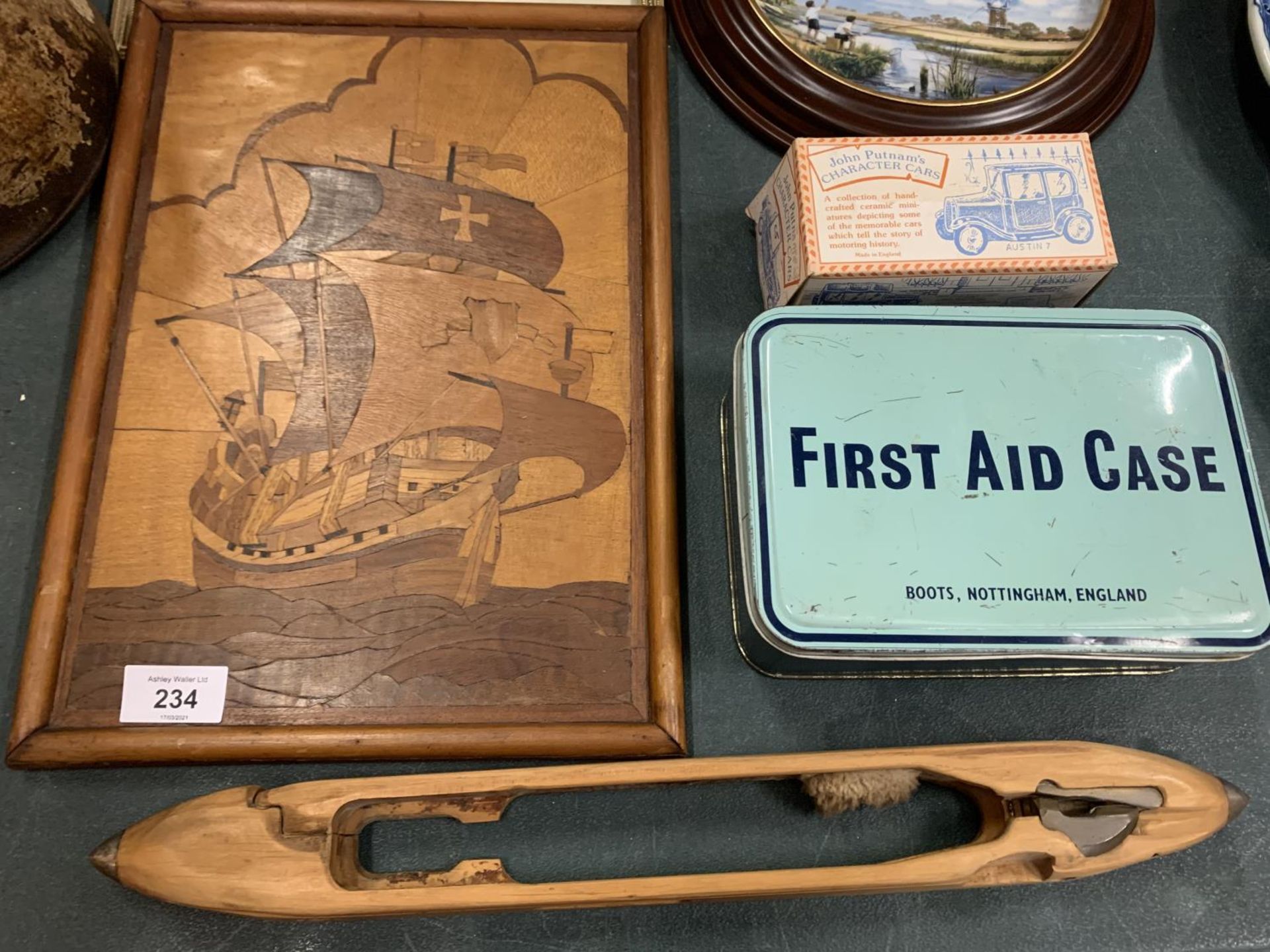 AN ASSORTMENT OF VINTAGE ITEMS TO INCLUDE A FIRST AID TIN, A POSTER AND A COLLECTORS PLATE ETC - Image 3 of 6
