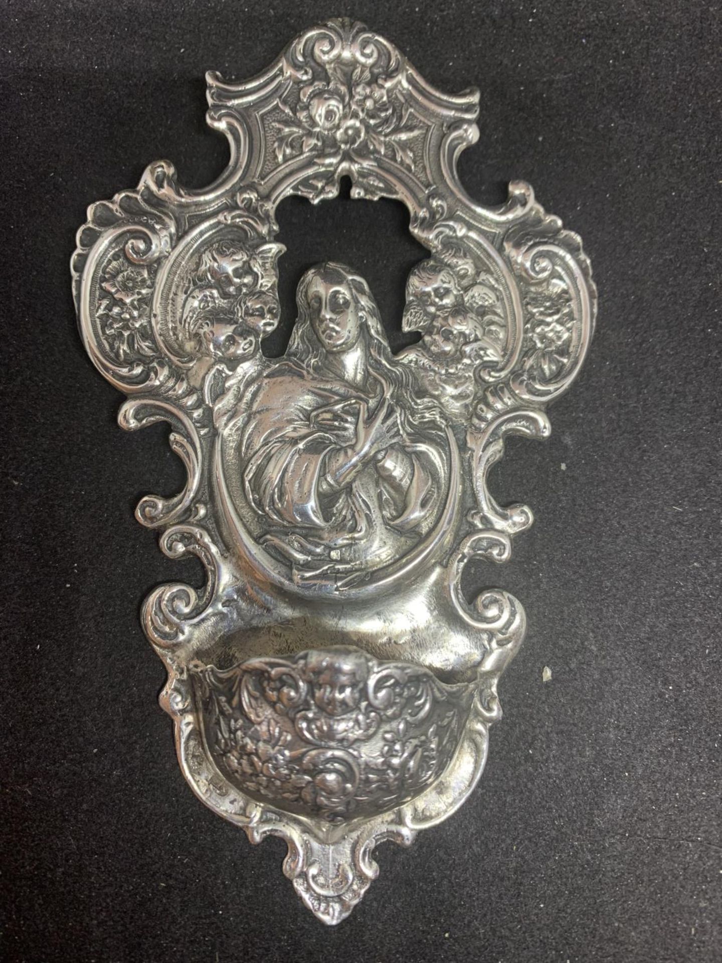 A CONTINENTAL SILVER HOLY WATER BOWL DEPICTING JESUS APPROXIMATELY 92 GRAMS H:15CM - Image 3 of 5