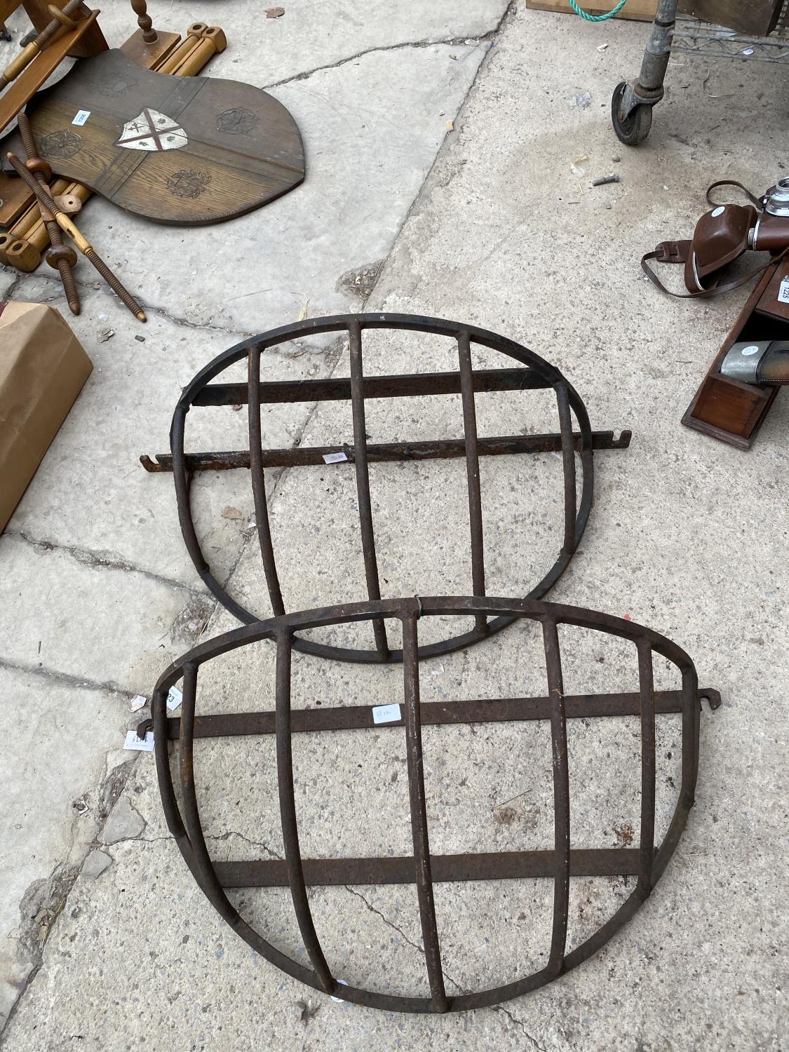 A PAIR OF VINTAGE CAST IRON HAY RACKS - Image 2 of 3