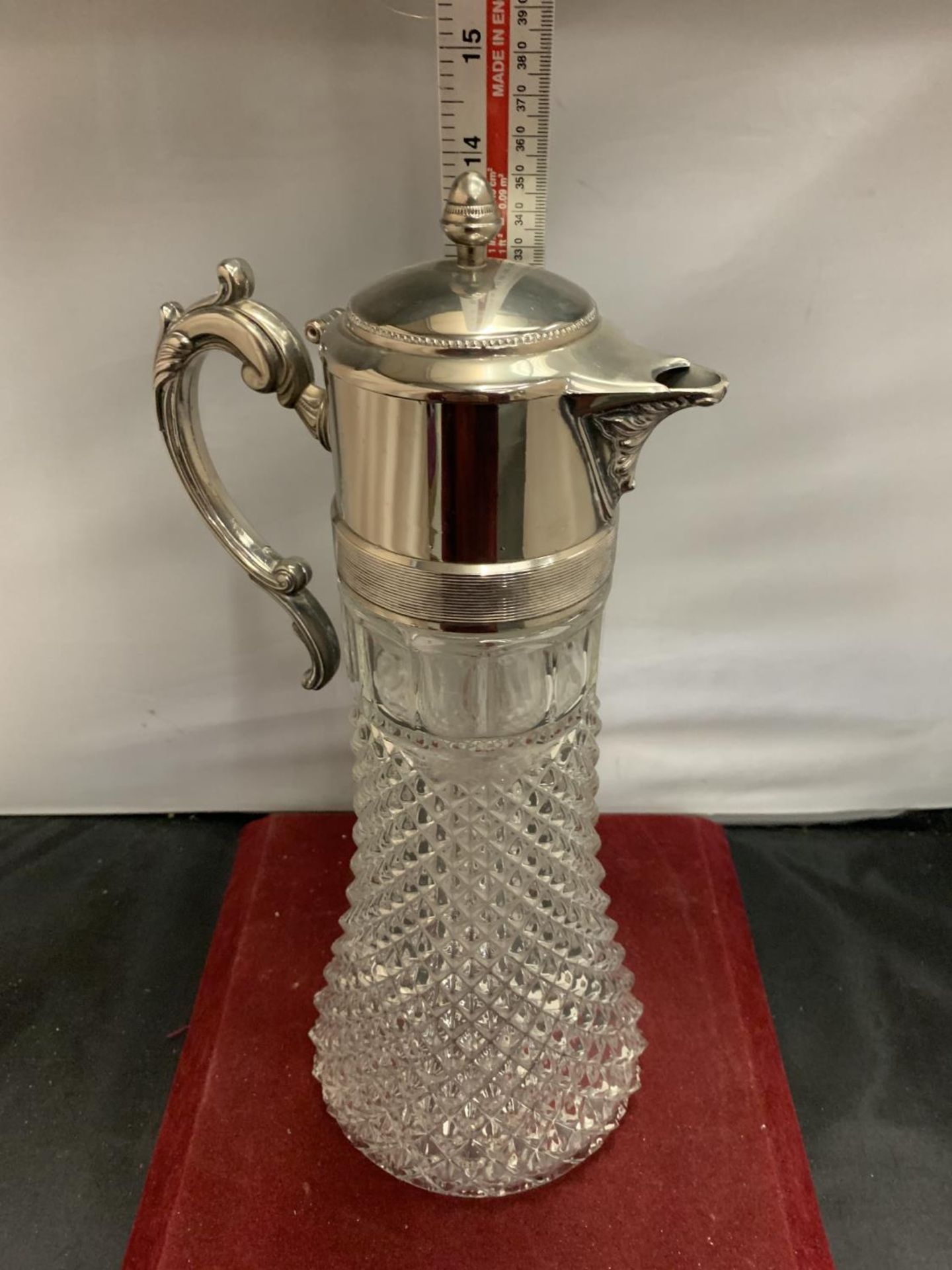 A LARGE CUT GLASS CLARET JUG WITH SILVER PLATE TOP AND HANDLE H:36CM - Image 7 of 8