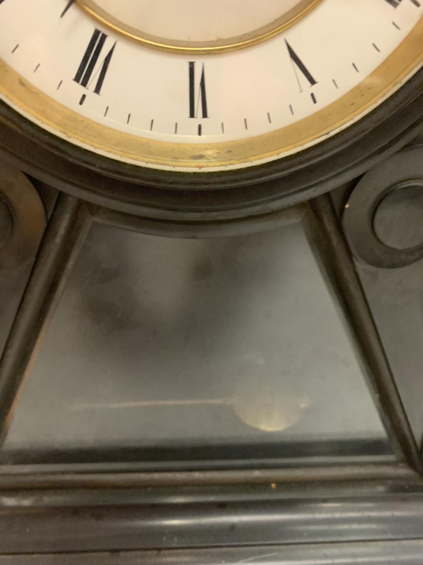 A LARGE MARBLE MANTEL CLOCK WITH VISUAL ESCAPEMENT (H: 43CM) - Image 6 of 12