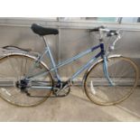A VINTAGE LADIES RALEIGH BIKE WITH 5 SPEED GEAR SYSTEM