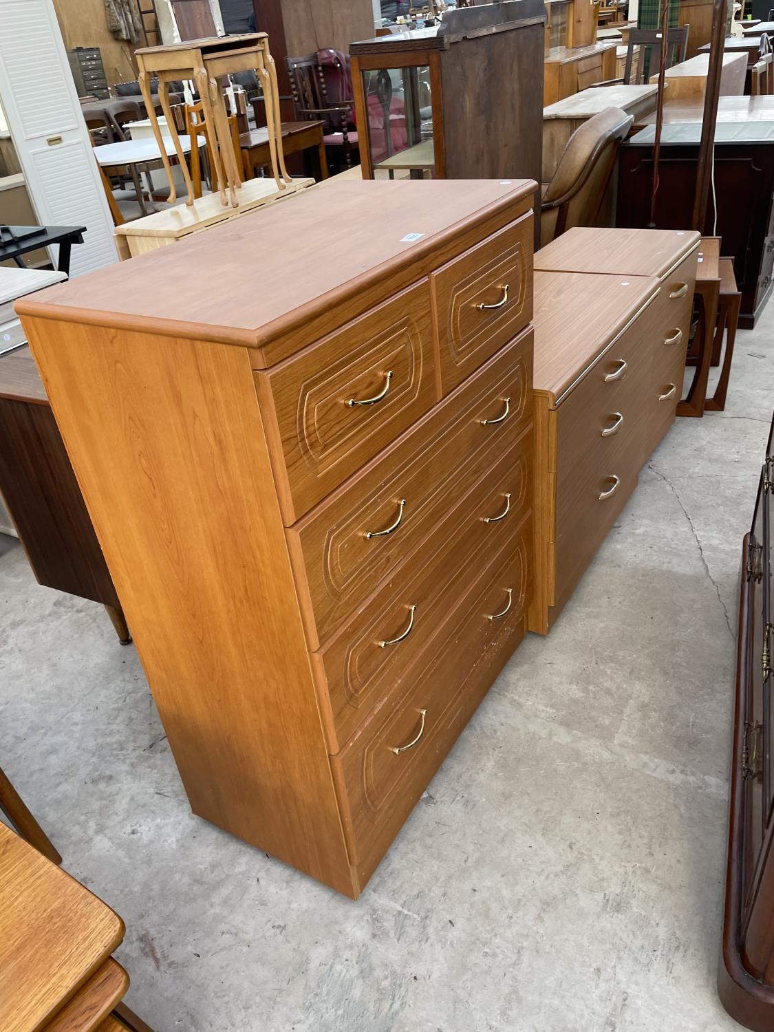AN ALSTONS FURNITURE 'SANDRINGHAM' CHEST OF TWO SHORT AND THREE LONG DRAWERS AND TWO SMALLER CHESTS