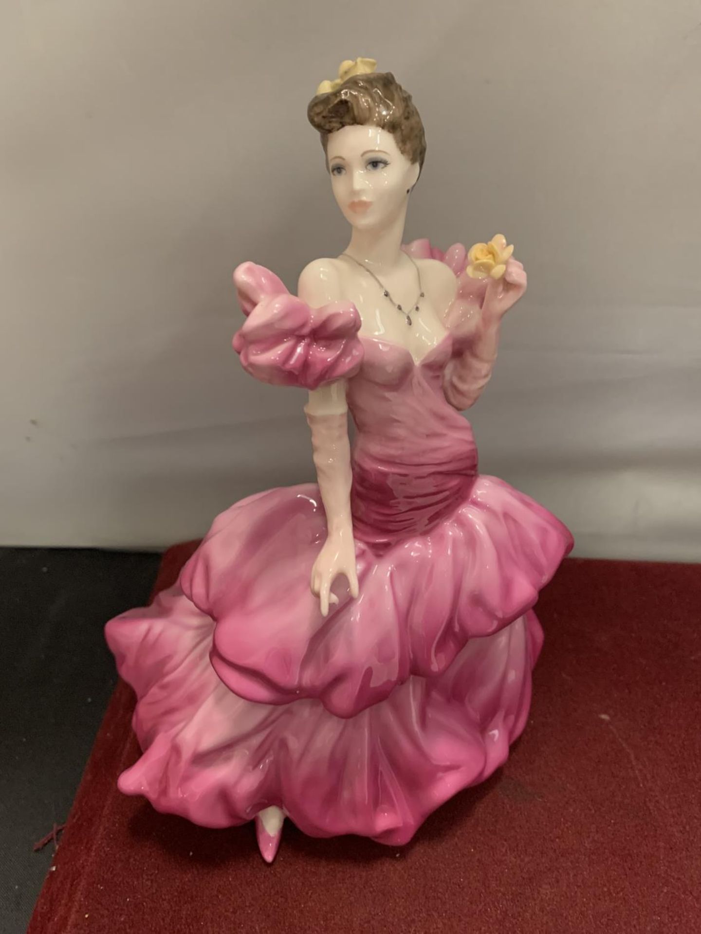 TWO COALPORT FIGURINES TO INCLUDE LADIES OF FASHION FIGURINES EMMA JANE AND CHANITILLY LACE DIGNITY - Image 2 of 4