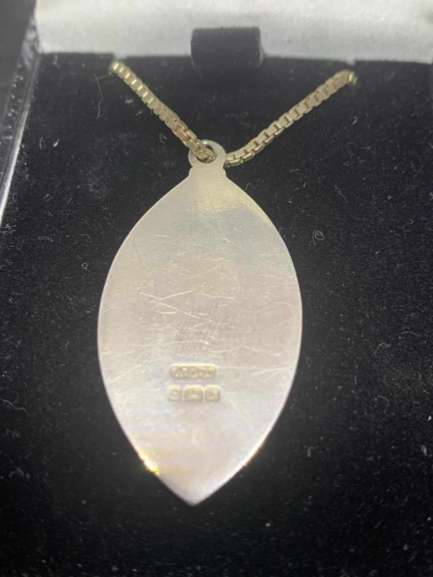 A SILVER NECKLACE WITH A FELLOWSHIP OF RECONCILIATION PENDANT IN A PRESENTATION BOX - Image 3 of 3