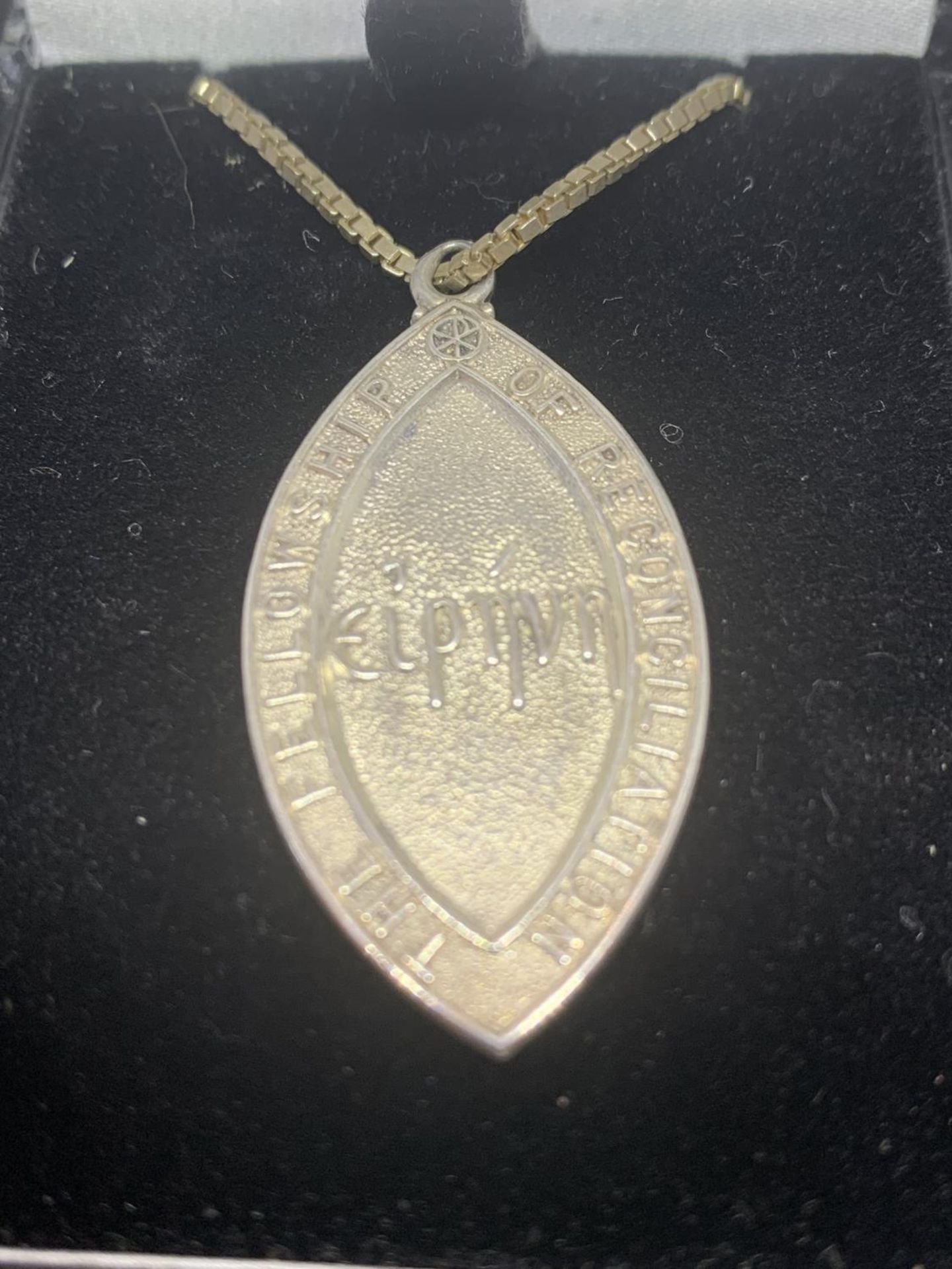 A SILVER NECKLACE WITH A FELLOWSHIP OF RECONCILIATION PENDANT IN A PRESENTATION BOX - Image 2 of 3