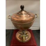 A VINTAGE COPPER AND BRASS LIDDED SAMOVAR H: APPROX. 30CM