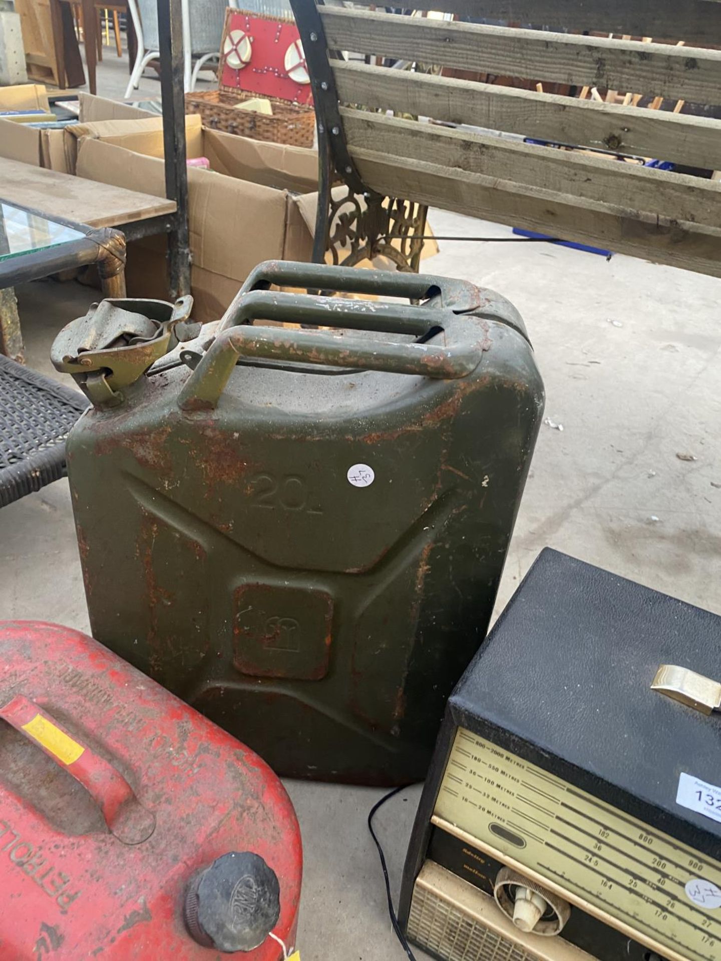 A VINTAGE PYE RADIO, A VINTAGE PETROLEUM SPIRIT FUEL CAN AND A FURTHER JERRY CAN - Image 4 of 4